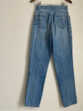 Vintage Chic high waisted tapered leg light wash denim jeans, 10/11